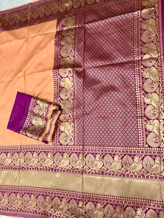 women's self design cream colored saree with blouse - 18372100 - Zoom Image - 3
