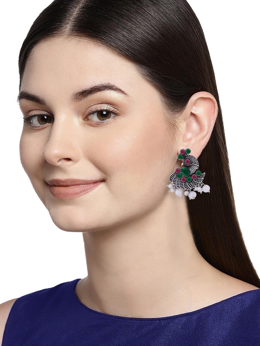 black metal studs earring - 18567352 - Standard Image - 2