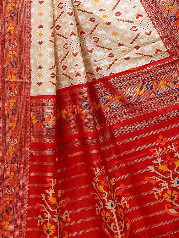 women's self design cream colored saree with blouse - 20474343 - Zoom Image - 4
