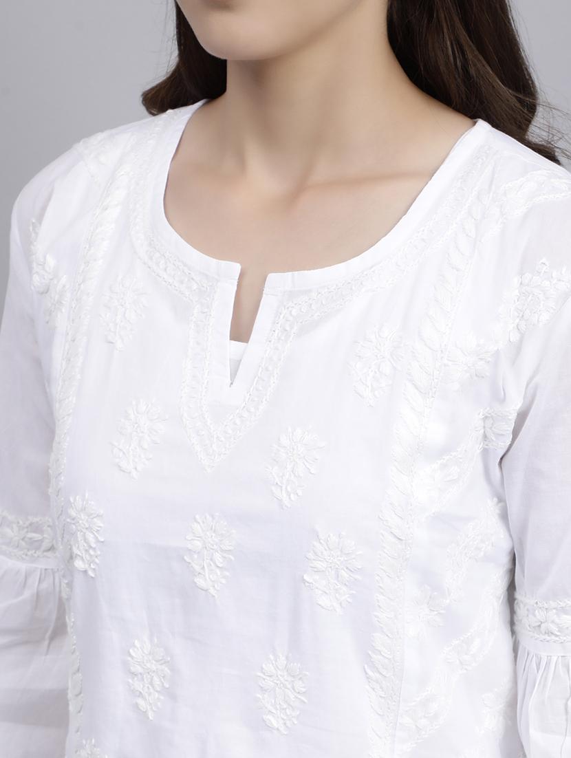women notch neck chikankari kurti - 20486734 - Zoom Image - 5