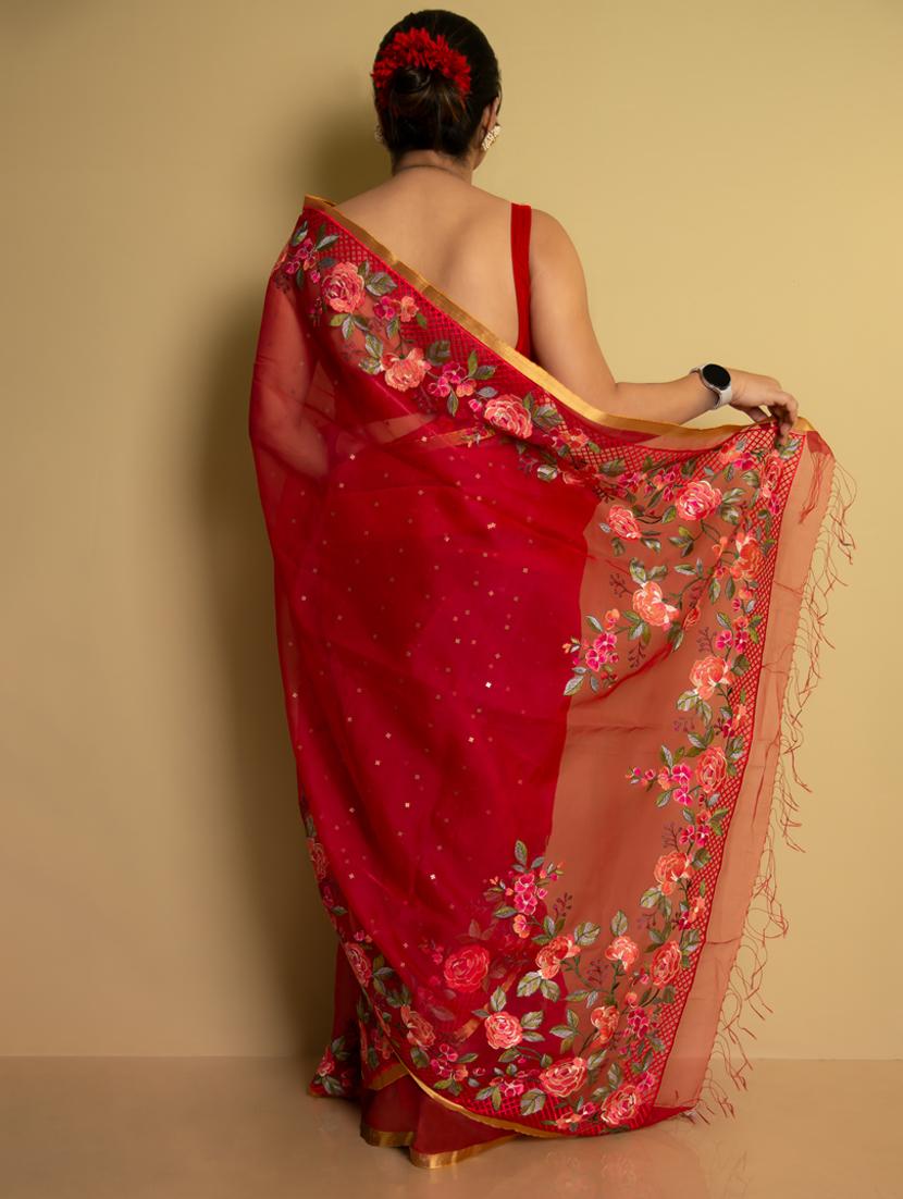 women red embroidered saree with blouse - 20726447 - Zoom Image - 2
