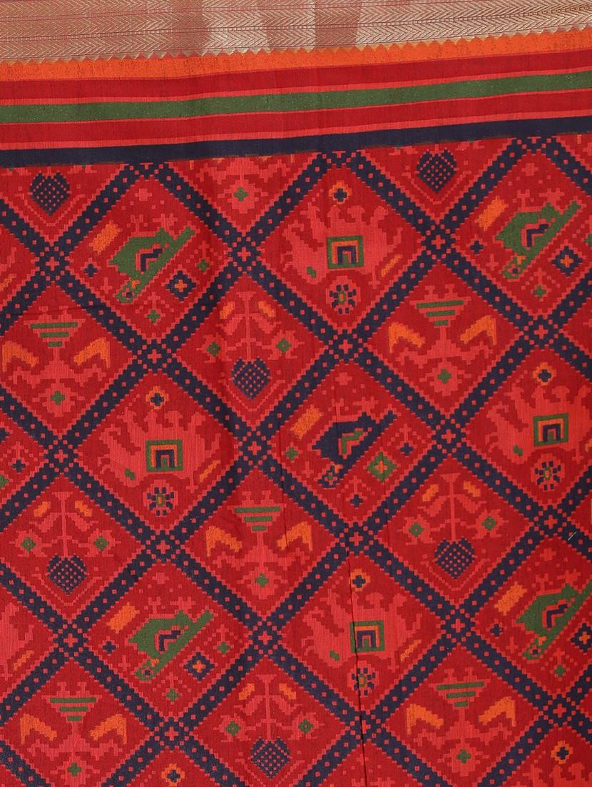 women self design handloom saree - 21272179 - Standard Image - 4