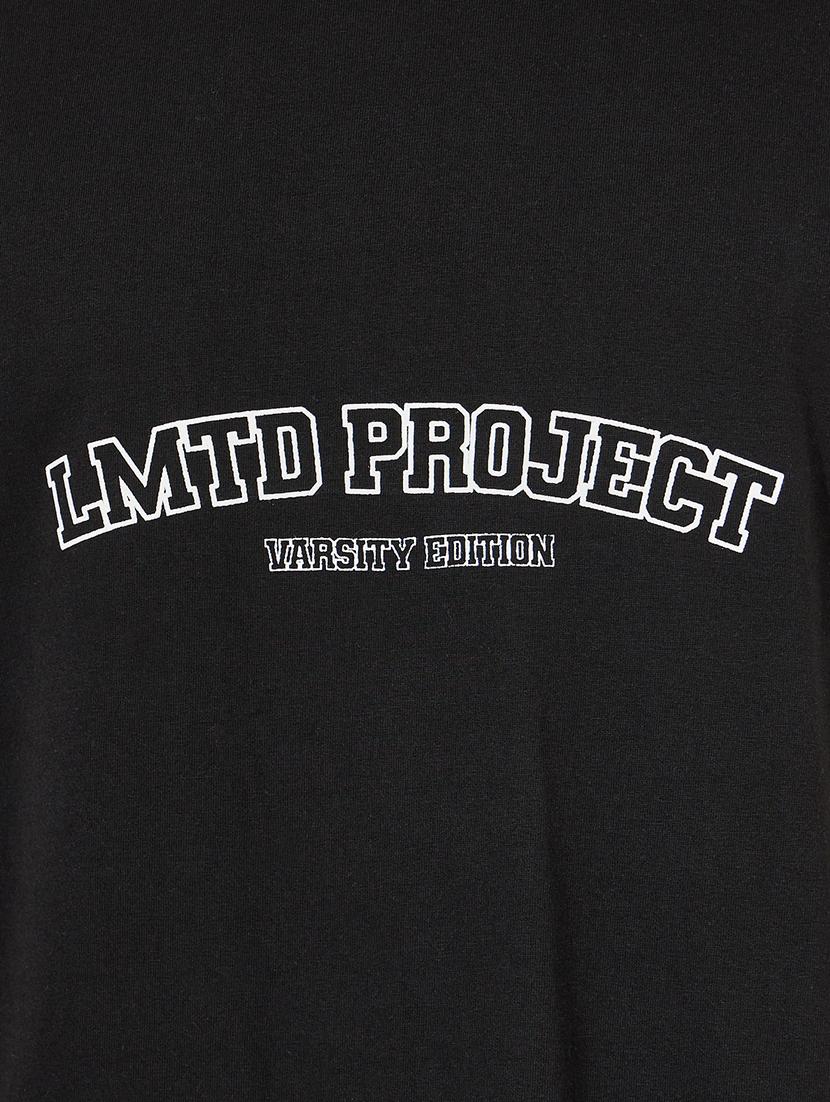 men black typographic print oversized t-shirt & track pant co-ord with side slit - 21457093 - Zoom Image - 4