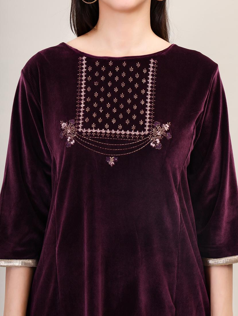 women embroidered velvet kurta pant set - 21473477 - Standard Image - 4