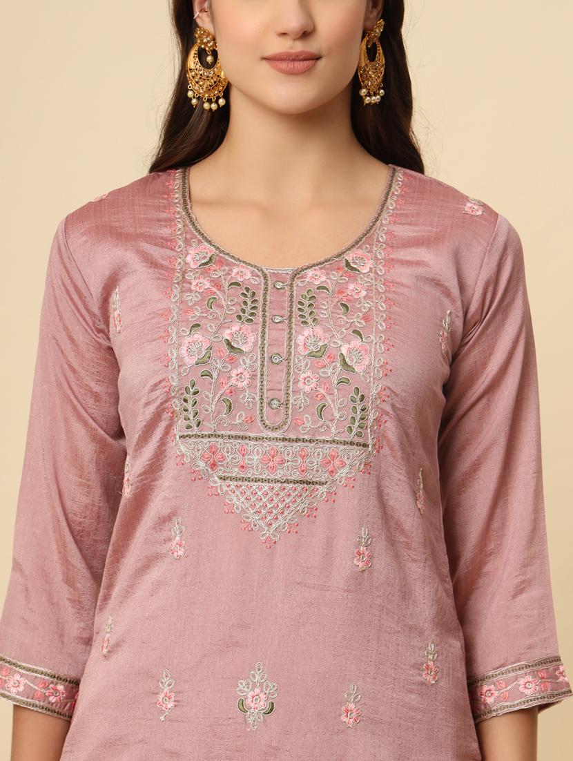 women embroidered round neck straight kurta - 21647177 - Zoom Image - 5