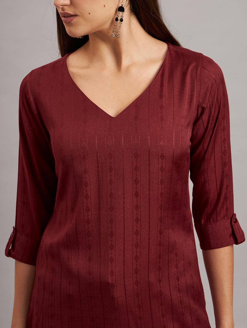 women maroon v neck straight kurti - 21648740 - Zoom Image - 5